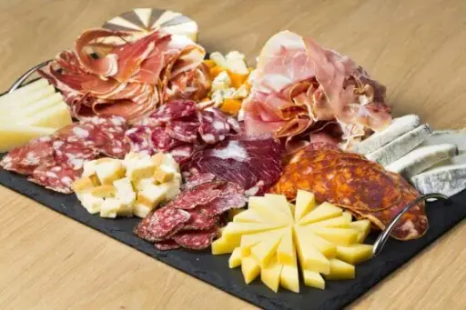 Plateau fromages et charcuteries